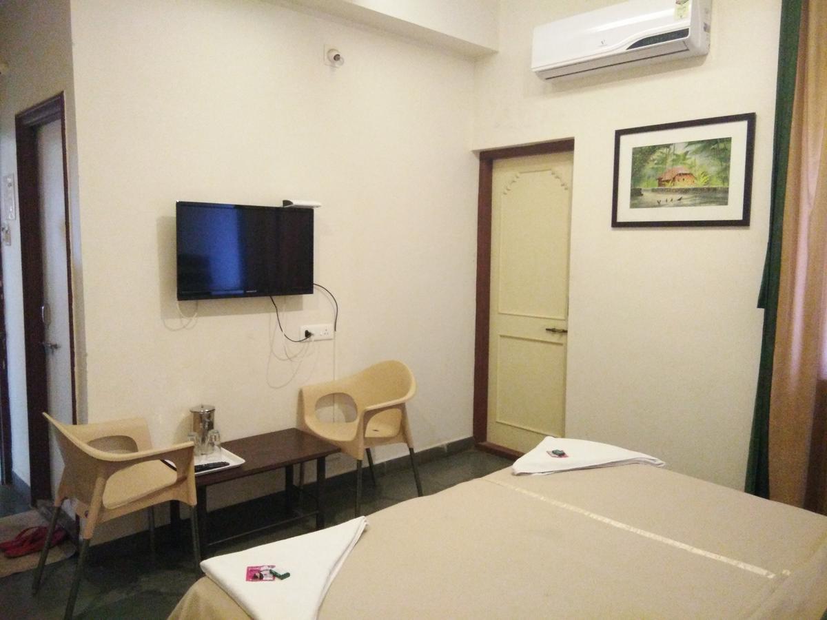 Dhanashree Hospitality Hotel Pandharpur Buitenkant foto